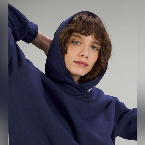 Lululemon Relaxed Cropped Hoodie. Color: Night Sea. Size: 6 - Picture 4 of 9